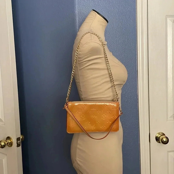 Louis Vuitton Lexington Vernis Pouchette - Picture 14 of 16